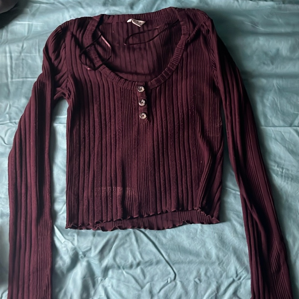 Dark red sweater aero